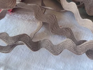 Galon vintage serpentine marron clair large 5 mètres sur 1,5 cm (au max)  A3 - Picture 1 of 2