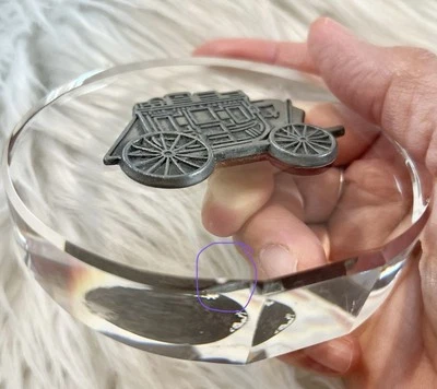 "Figura pisapapeles vintage de 3,5"" Wells Fargo Bank peltre diligencia en vidrio" Foto 1 de 4