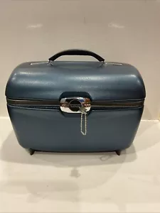 Vintage American Tourister Blue Makeup overnight Carry case -with Key & tray, - Picture 1 of 6