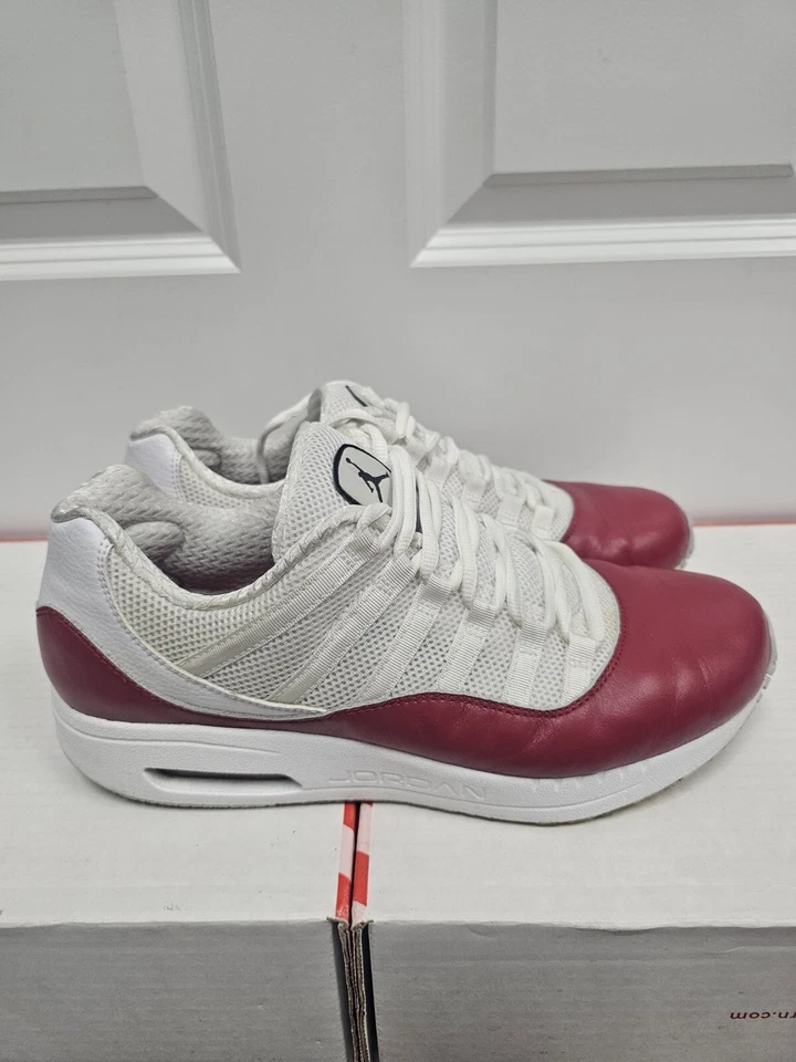 JORDAN CMFT VIZ AIR 11, Hombre Talla 10.5 Blanco/Negro-Rojo Universitario, 416543-101  Foto 1 de 4