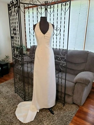 Vestido de novia informal blanco satinado funda halter con tren desmontable talla 10 Foto 1 de 4
