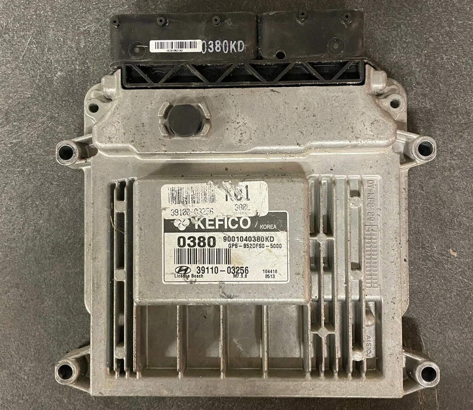 Calculateur moteur HYUNDAI 39110-03256 9001040380KD - Immagine 1 di 1