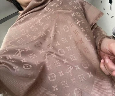 Mantón CAPPUCCINO 100% Auténtico Louis Vuitton, Ref M75872 Foto 1 de 4