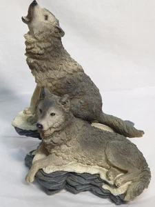 Home Interior “Howling At The Moon” 2002 Resin Figurine Two Wolves - Picture 1 of 11