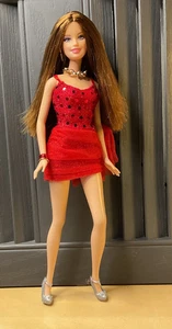 Barbie Prinzessin Raquelle im roten Pailletten Thinkway Spielzeug Kleid - Bild 1 von 18