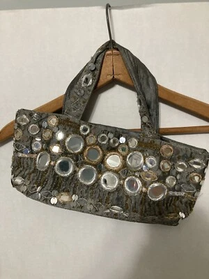 Bolsa Moyna com miçangas e espelhada cor prata - Imagem 1 de 4