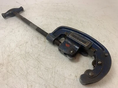 Pipe Wheel / Tube Cutter - Record Pipe Cutter - No. 102 - 1/2" - 2" Capacity - Image 1 of 4