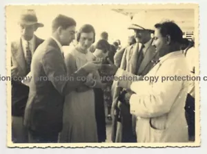 S.S.Anversville / Tenerife: People Buying Broderies (Vintage Photo: Grobet B/W 1 - Imagen 1 de 1