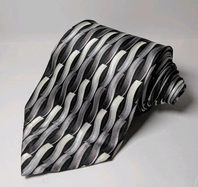 Corbata geométrica Bergamo New York blanca negra 100 % seda hecha a mano 3,50"X 59" Foto 1 de 4