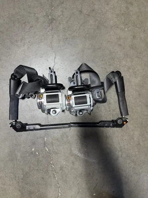 CINTURONES DE SEGURIDAD SILVERADO 2014-2018 DOBLE CABINA/GMC SIERRA 1500 IZQUIERDA + DERECHA delanteros 2 negros Foto 1 de 3