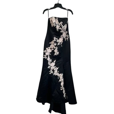 Vestido de graduación Tiffany Designs Whimsigoth negro y rosa con apliques florales sin tirantes talla 8 Foto 1 de 4