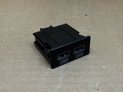 2014-2021 Jeep Grand Cherokee plugue de porta USB dupla 68145567AA - Imagem 1 de 4