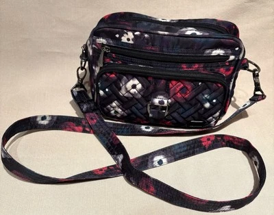 Lug 旋转木马可转换斜挎包旅行单肩包黑色红色白色 — 第 1/4 张图片