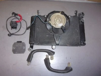 Yamaha YZF600R 2002 radiador/regulador rectificador/solenoide/par de pasamanos Foto 1 de 4