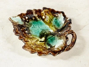 ANTIKE MAJOLIKA GRÜN BRAUN BLATT MARKIERT P SOCKEL KLEINE SCHALE / SCHALE - Bild 1 von 8