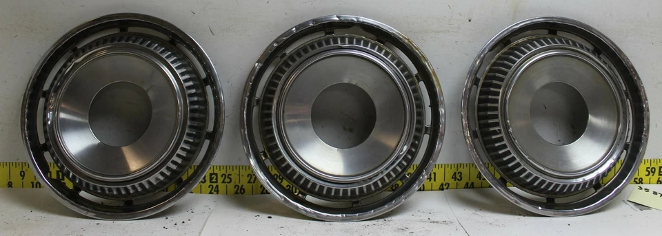 Cubiertas de rueda con tapacubos Mopar 15" usadas 235 con orificio de buje 1969-1979 Jeep (3592) Foto 1 de 4