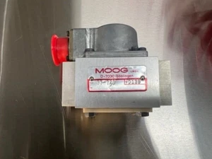 MOOG SERVOVALVOLA 77-729 - Foto 1 di 1