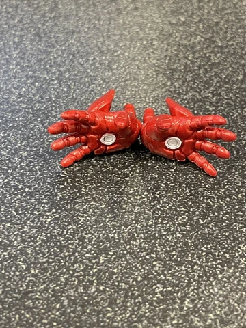 Marvel Legends IRON MAN HANDS MINT 6” Tony Stark HASBRO Cover