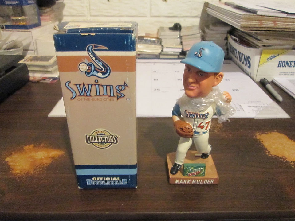  MWL 四城秋千 场馆赠品 全新带盒 大约 2007 年 #47 Mark Mulder 棒球 摇头公仔 — 第 1/1 张图片