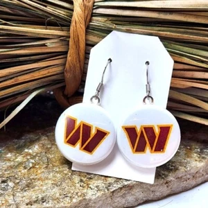 Washington Commanders Ohrringe Pro Football Redskins Souvenir Spieltag Schmuck - Bild 1 von 1