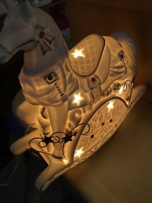 Lámpara mecedora de caballo para bebé luz nocturna blanca con estrellas de acebo y joyas de imitación Foto 1 de 4