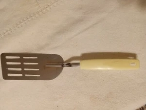 VTG Ekco? St Steel Slotted Angled Flipper Spatula Cream Plastic Handle Korea 12" - Picture 1 of 11