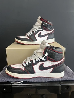 Nike Air Jordan 1 Retro High OG Bloodline Foto 1 de 4