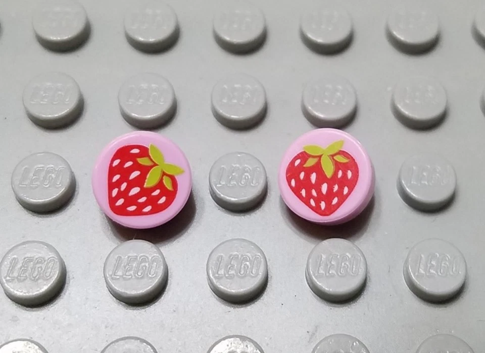 LEGO Lote de 2 Azulejos Redondos Rosa Brillante 1x1 con Patrón de Alimento de Fresa Foto 1 de 1