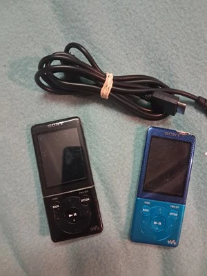Lecteur MP3 Sony Walkman NWZ-E474 Noir + 1 Bleu ( Offert ) - Photo 1/4