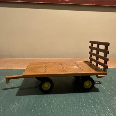 ERTL, John Deere, reboque agrícola marrom cama plana, LEIA - Imagem 1 de 4