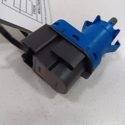 Interruptor de pedal de freno Mazda CX-3 2016 2017 2018 Foto 1 de 4