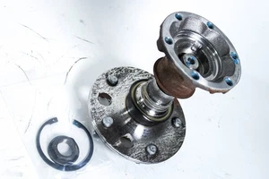 2004-2006 Pontiac GTO Rear Wheel Hub OEM *USED* - Picture 1 of 4