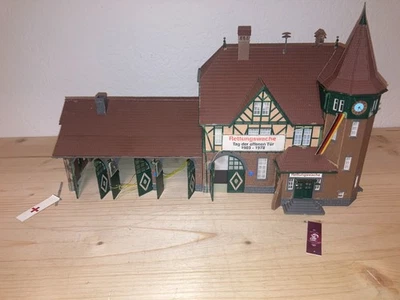 Faller H0 B-990 - Rettungswache  Exclusive Modell 1995 - gebaut - guter Zustand - Bild 1 von 4