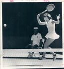 1972 Denver Tennisturnier Champion Billy Jean King getötet Ball Presse Foto