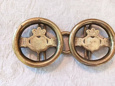 Hermoso Cinturón Claddagh Irlandés 2 Piezas Latón Sólido De Colección Amor Lealtad Amigo Foto 1 de 4