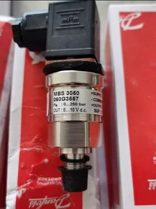 Danfoss pressure sensor MBS3050 060G355 250bar pressure transmitter 0-10V - Picture 1 of 2