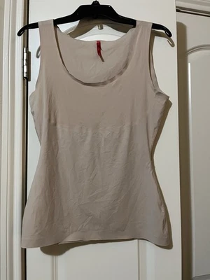 Camiseta sin mangas Spanx Trust Your Thinstincts para mujer talla grande beige cami lisa Foto 1 de 4