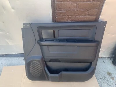 Dodge Ram 1500 2010 a 2022 panel interior de puerta negro lado del pasajero delantero OEM Foto 1 de 4