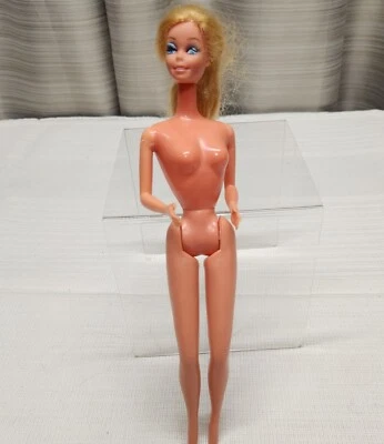 DESNUDA - Muñeca Barbie guiñando el ojo occidental rubia 1757 DE COLECCIÓN Foto 1 de 4