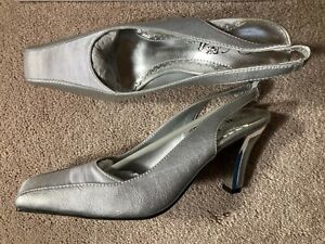 New WILD ROSE Size 5.5 Closed Toe Heels Back Strap Silver Embossed - NWB Womens