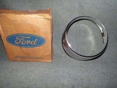 Nuevo de Lote Antiguo Faro Puerta Bisel-Rejilla Ford Fairlane/Torino GT/Ranchero Squire Foto 1 de 4