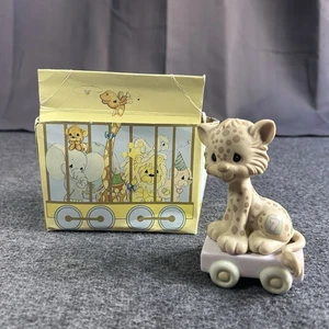 1985 Precious Moments Geburtstagszug, 7 Jahre alt "Wishing You Grrr-Eatness" mit Box - Bild 1 von 20