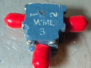 Western Microwave Labs J2028 Circolatore RF 7,5-10,5 GHz SMA (F) testato vedi trame - Foto 1 di 5