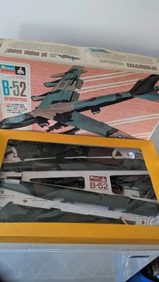 B-52 Stratofortress with Jet Engine Sound by Monogram 1/72 Scale Model Kit - Image 1 of 4