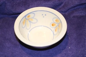 BOWL FLORAL  CANADIAN POTTERY JOAN SHAW NEW BRUNSWICK VINTAGE UNIQUE DESIGN - Picture 1 of 3