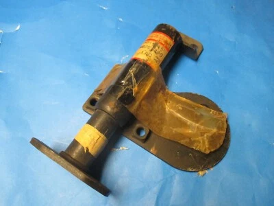 保险杠能量吸收器,N.O.S.70 年代道奇柯尔特右侧 MB062389 — 第 1/4 张图片