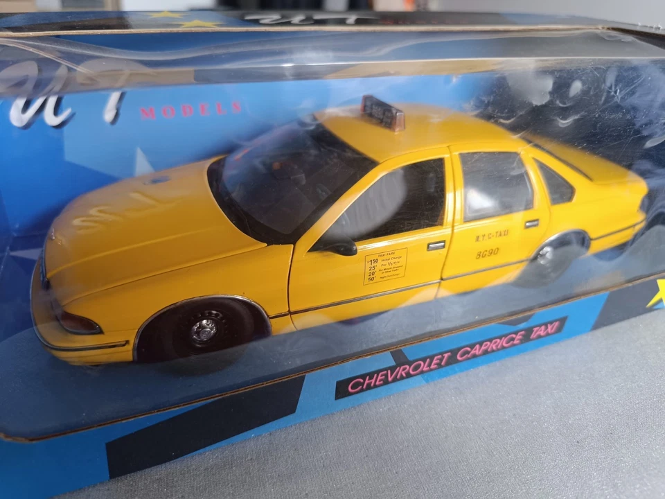 Chevrolet Caprice 1/18 - Photo 1/4