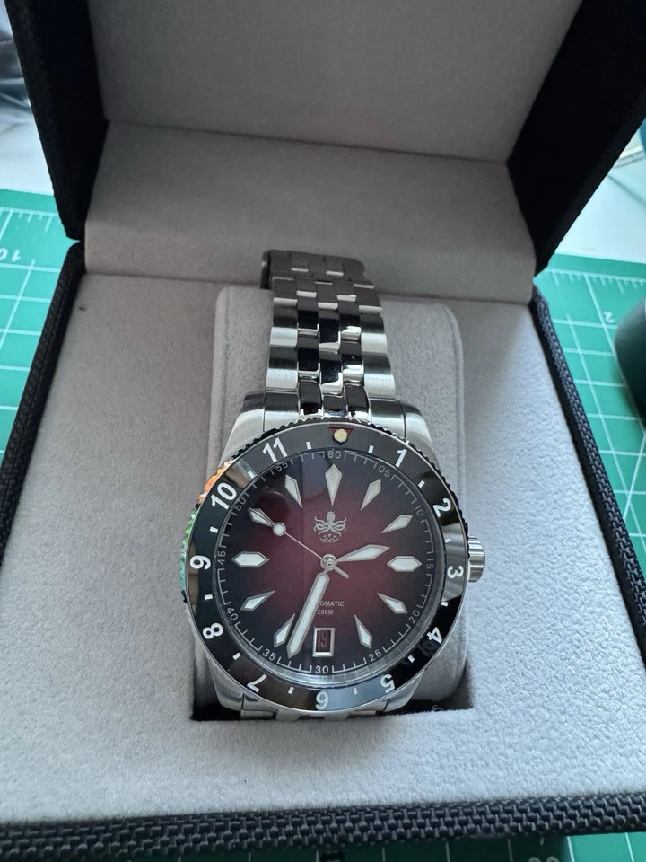 Reloj Automático de Buceo PHOIBOS Voyager 200M PY035D Rojo Profundo y Negro Foto 1 de 1