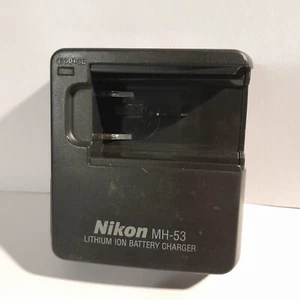 Nikon MH-53 Genuine OEM Camera Battery Charger-No Power Cord-Works - Picture 1 of 3