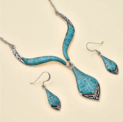 Collar y pendientes Kingman turquesa en plata de ley 22,00 quilates, plata 33 gm Foto 1 de 4